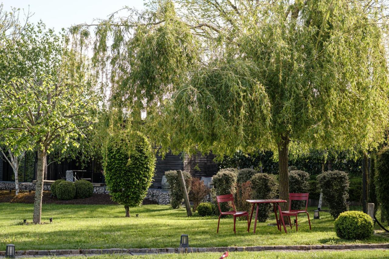 Le Domaine Des Pres Verts Suites & Chambres Avec Jacuzzi Privatif Jouey Exteriér fotografie