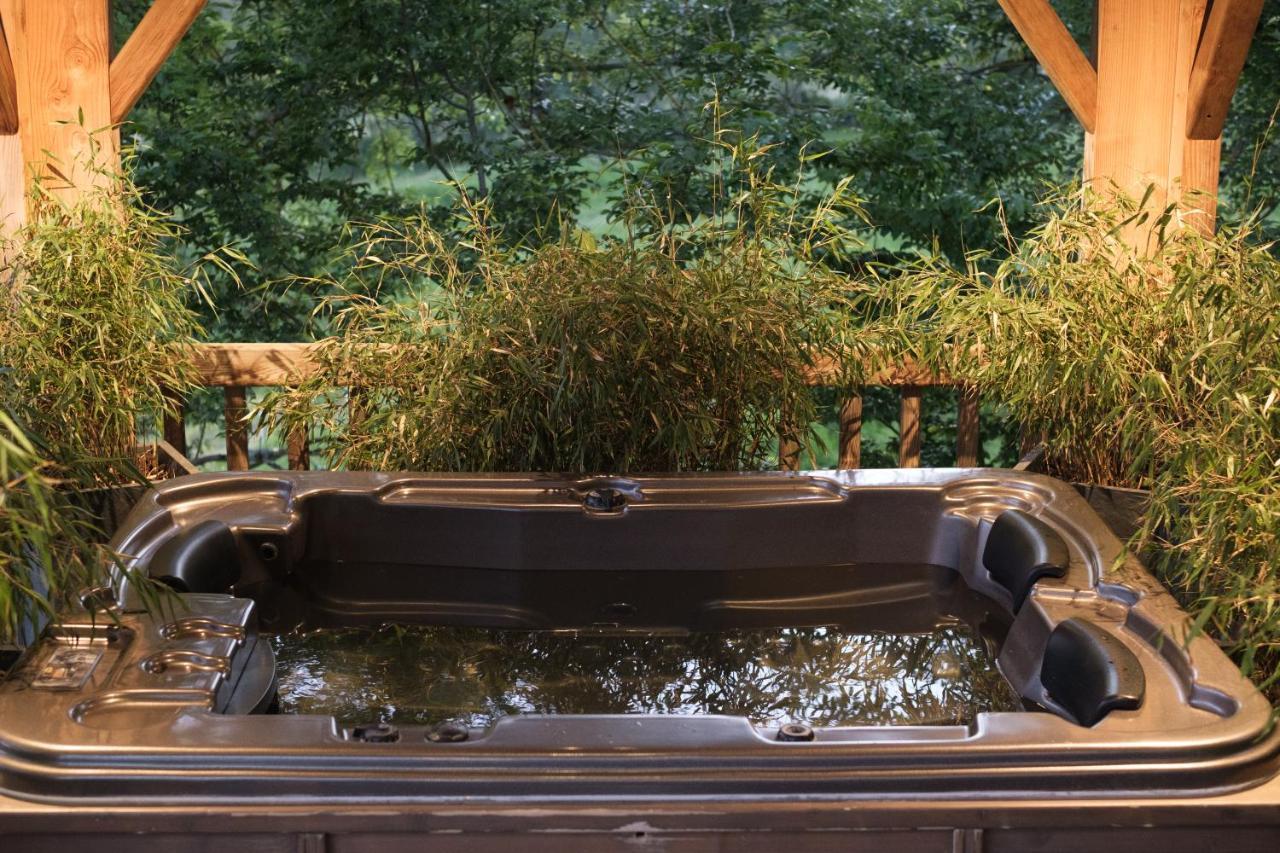Le Domaine Des Pres Verts Suites & Chambres Avec Jacuzzi Privatif Jouey Exteriér fotografie