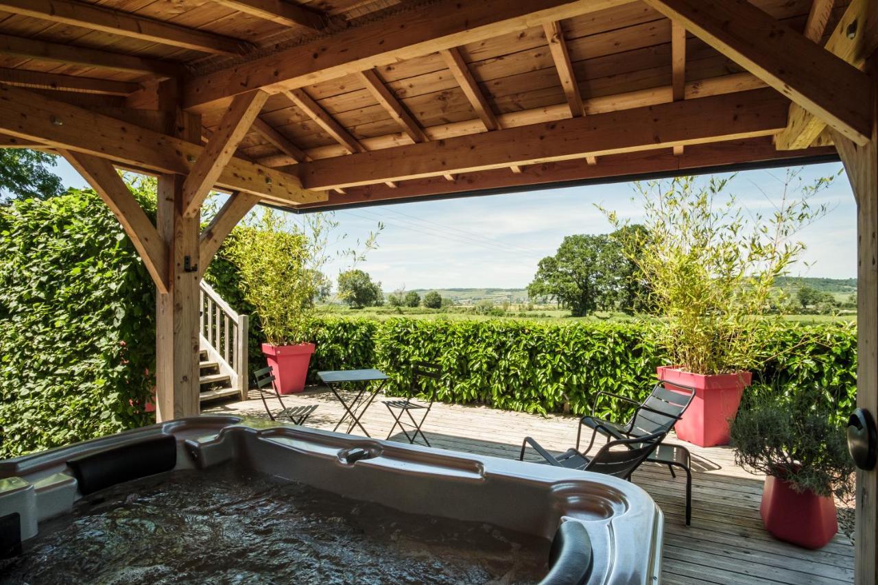 Le Domaine Des Pres Verts Suites & Chambres Avec Jacuzzi Privatif Jouey Exteriér fotografie
